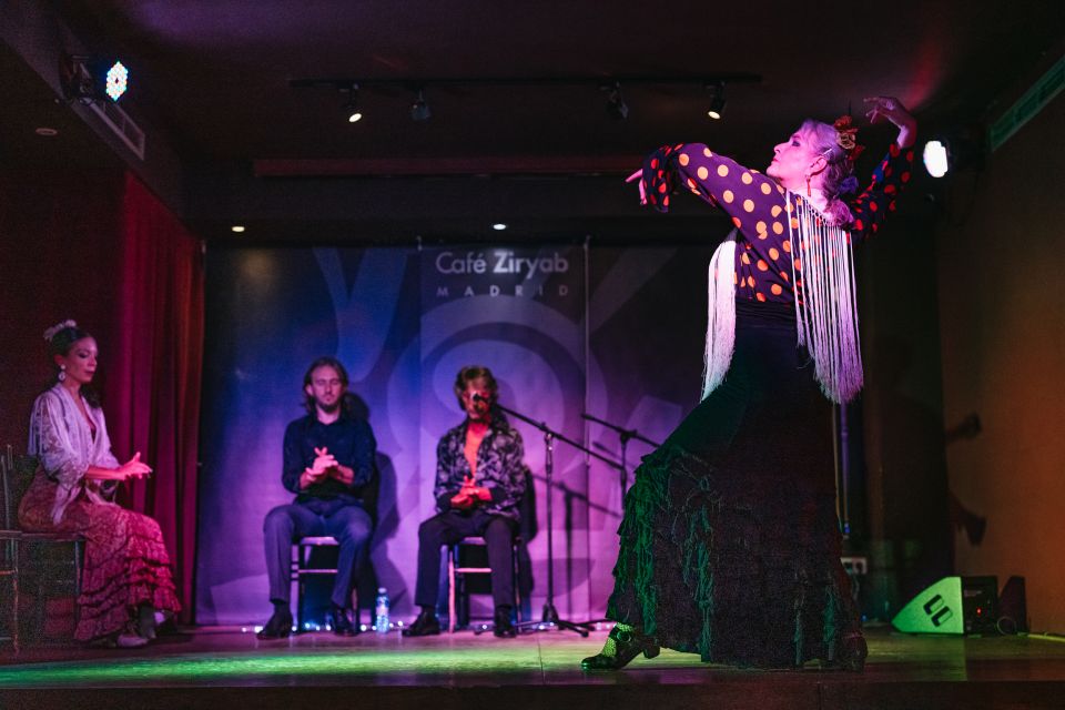 "Algarabía": Flamenco Show at Café Ziryab. Madrid - The Room, the Seats, and the Bar Scene Before the Show