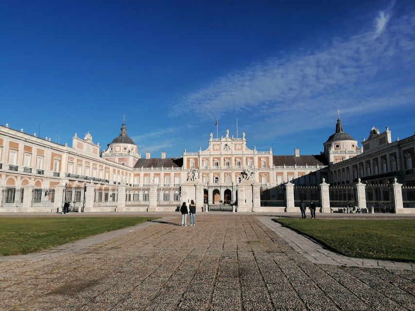 Aranjuez: Royal Palace Guided Tour - Meeting at Cafe de Damas: easy start, quick momentum