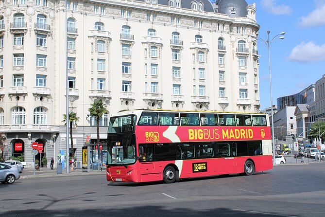 Big Bus Madrid Panoramic City Tour - Where the tour starts: Neptune Fountain in Centro