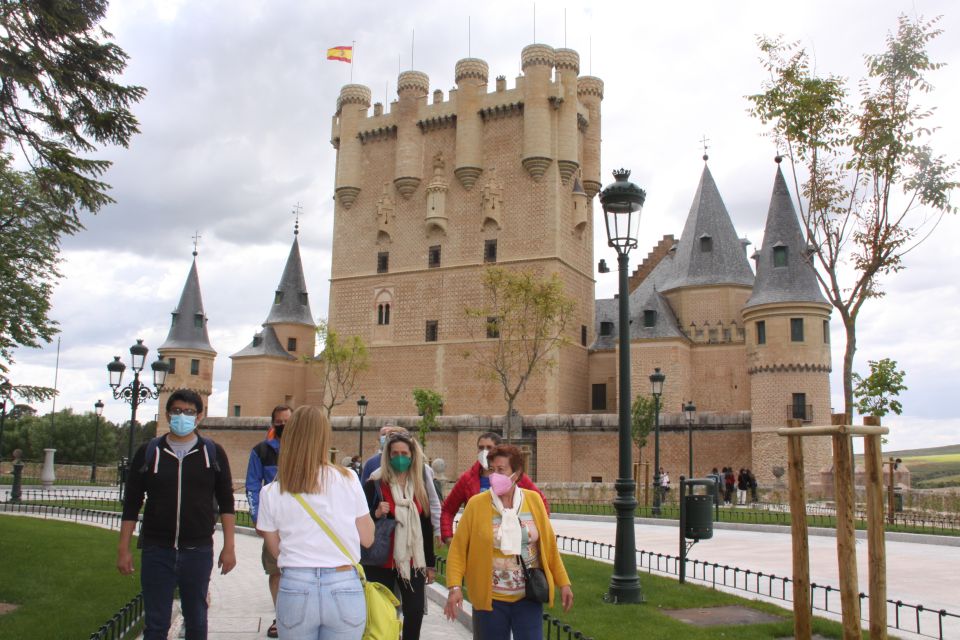 From Madrid: Avila and Segovia Full-Day Tour - El Alcázar de Segovia: the castle on the rock point