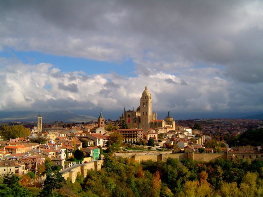 From Madrid: Ávila and Segovia Guided Day Trip - Ávila: why the walls and the cathedral are the star combo