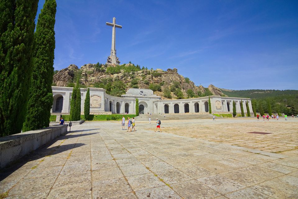 From Madrid: El Escorial and Valley's Basilica Half Day Tour - San Lorenzo de El Escorial: Philip II’s royal monastery complex