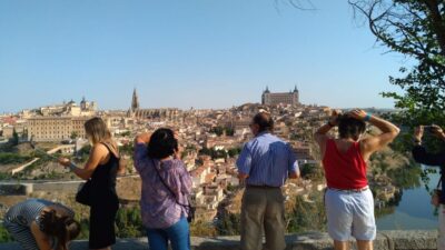 From Madrid: Guided Day Trip to Segovia and Toledo - Segovia in motion: Aqueduct first, then Plaza Mayor magic
