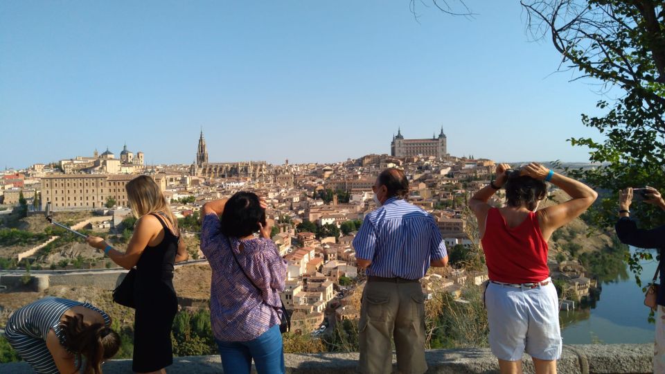 From Madrid: Guided Day Trip to Segovia and Toledo - Segovia in motion: Aqueduct first, then Plaza Mayor magic