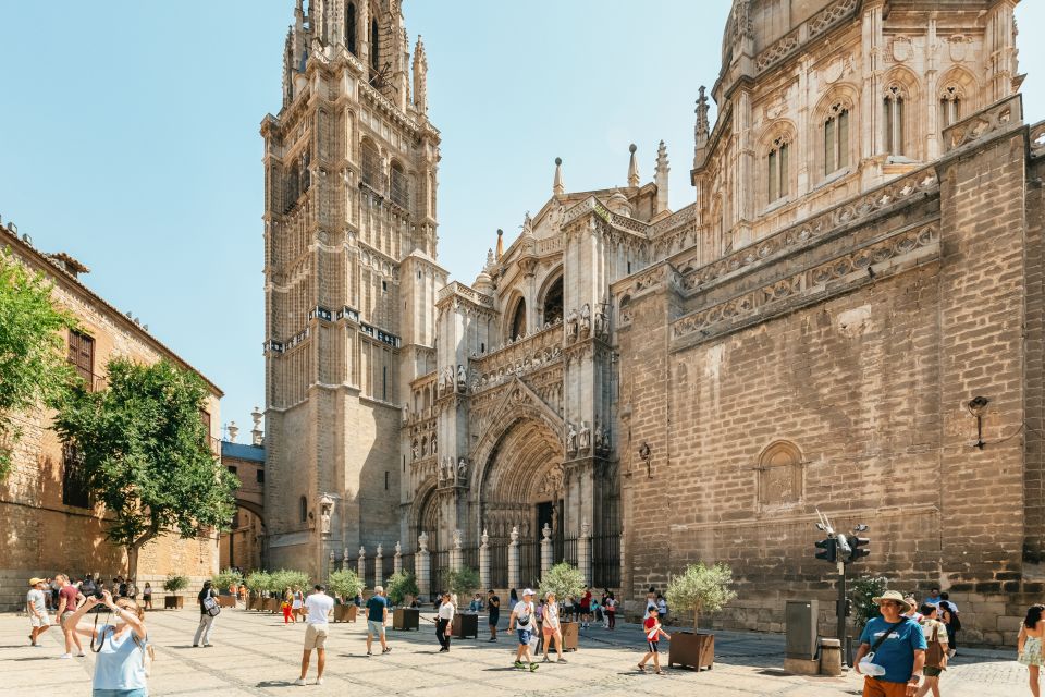 From Madrid: Guided Day Trip to Toledo by Bus - Damasquinados Suarez: craft time and the sword-making experience
