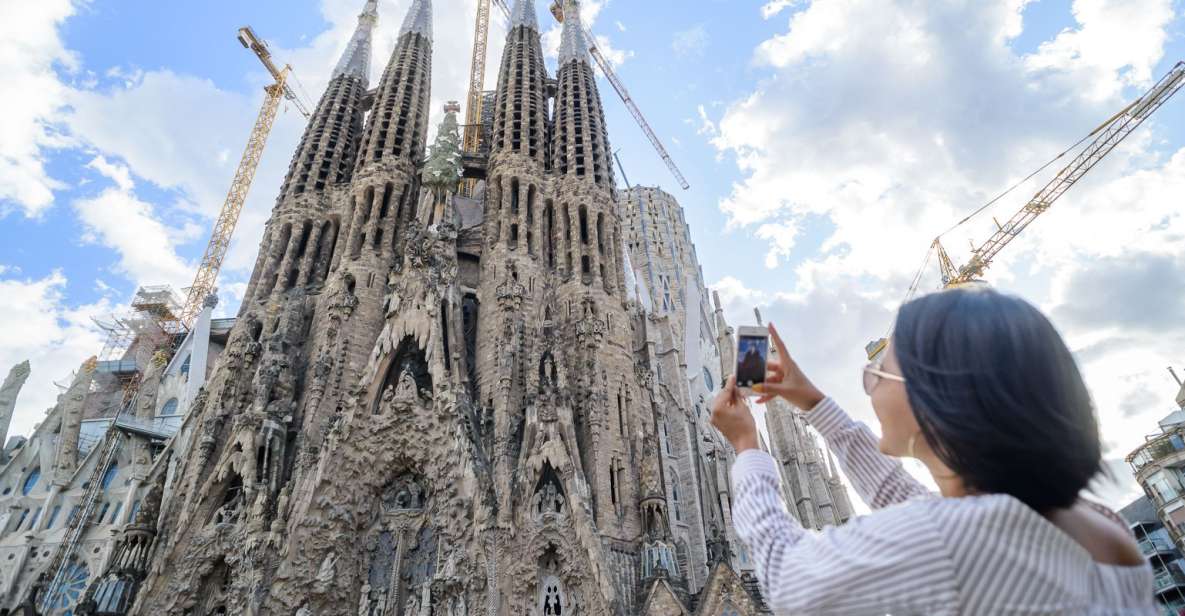 From Madrid: The Best of Barcelona in One Day - Gothic Quarter and the Born: old streets, real atmosphere