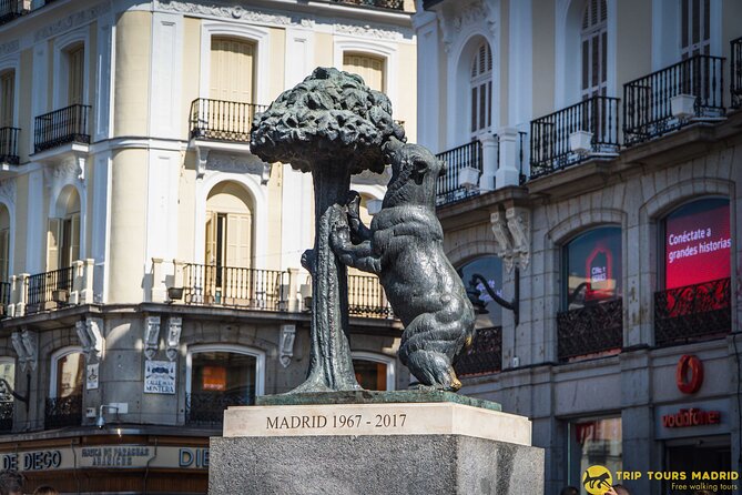 Guided Tour of Madrid of the Austrias and the Historic Center - Where to start: Puerta del Sol and the rhythm of the route