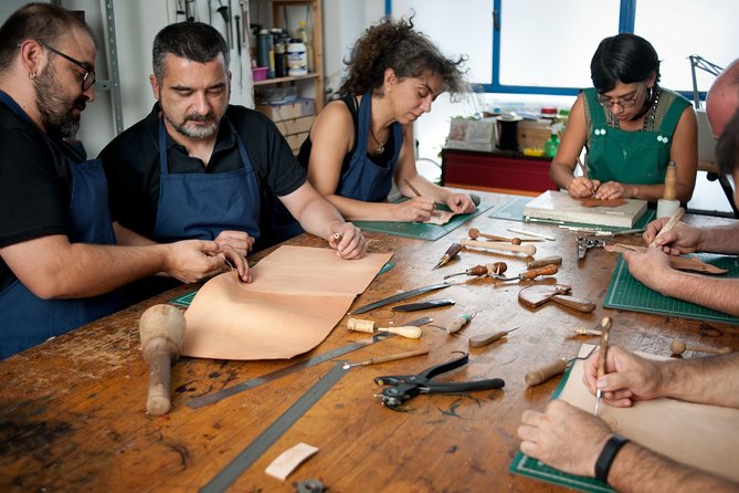 Leathercraft Workshop in the Rastro of Madrid - Finding the Workshop in Centro: What to Expect at the Start