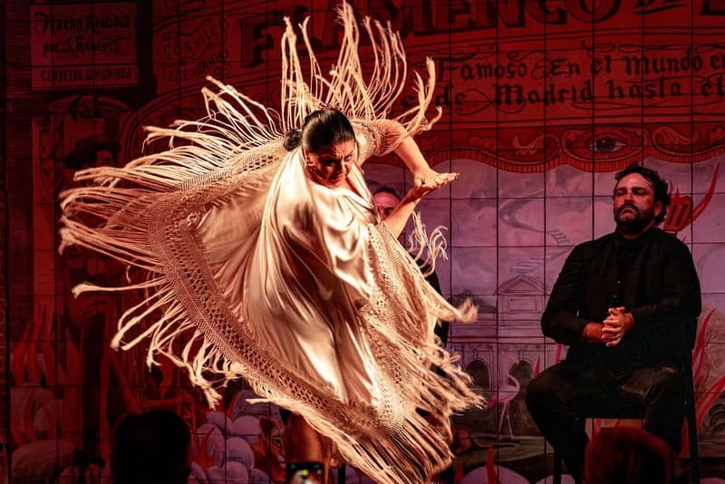 Madrid: Authentic Flamenco at Flamenco de Leones with drink - Flamenco de Leones and the Puerta de Alcalá backdrop