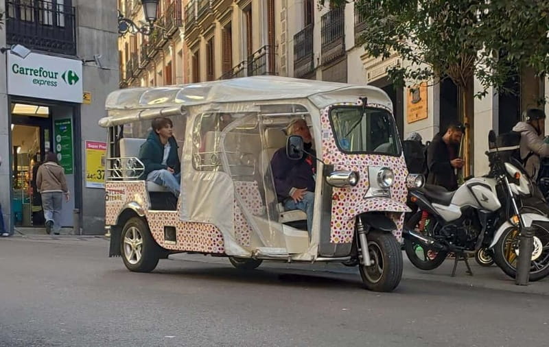 Madrid: City Tours - 6 seats private ecological tuk tuk - Neptune Fountain, Prado Avenue, and Museo del Prado