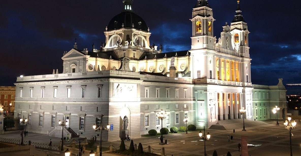Madrid: Enchanted Evening Walking Tour in Spanish - Enchanted Evening in Madrid: What the Tour Is Really For