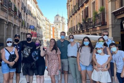 Madrid Essential: Historic Center, Plaza Mayor & Royal Palace - Arco de Cuchilleros: old Madrid credentials in a tiny stretch