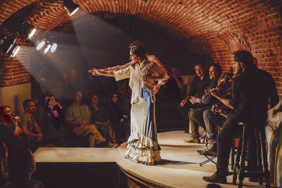 Madrid: Flamenco Show Entry Ticket with Drink & Artist Talk - The included drink adds more than a perk