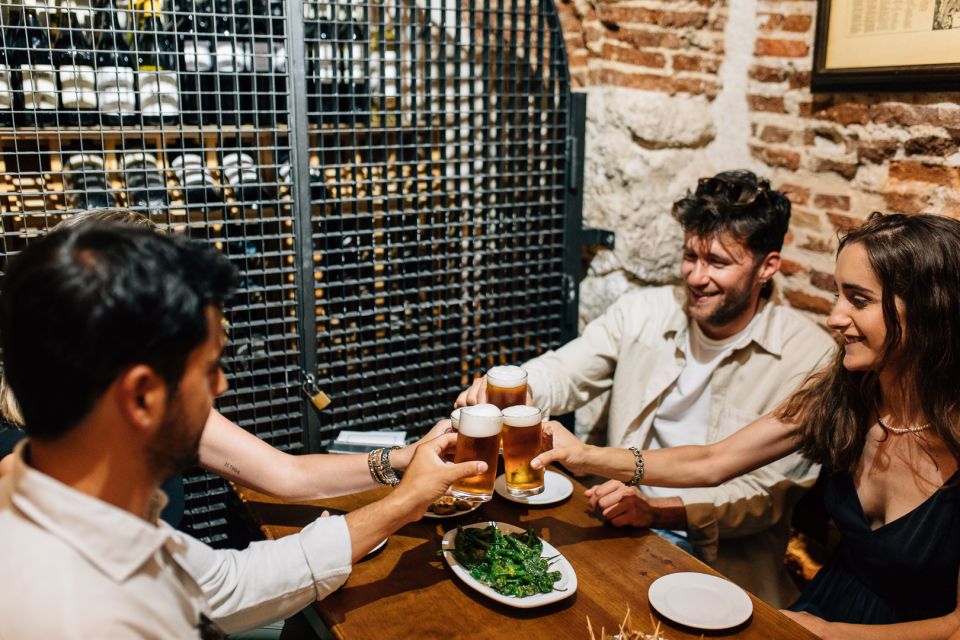 Madrid: Flamenco Show with Tapas and Wine Tour - La Latina walking stretch: Cava Baja and Cuchilleros street vibes