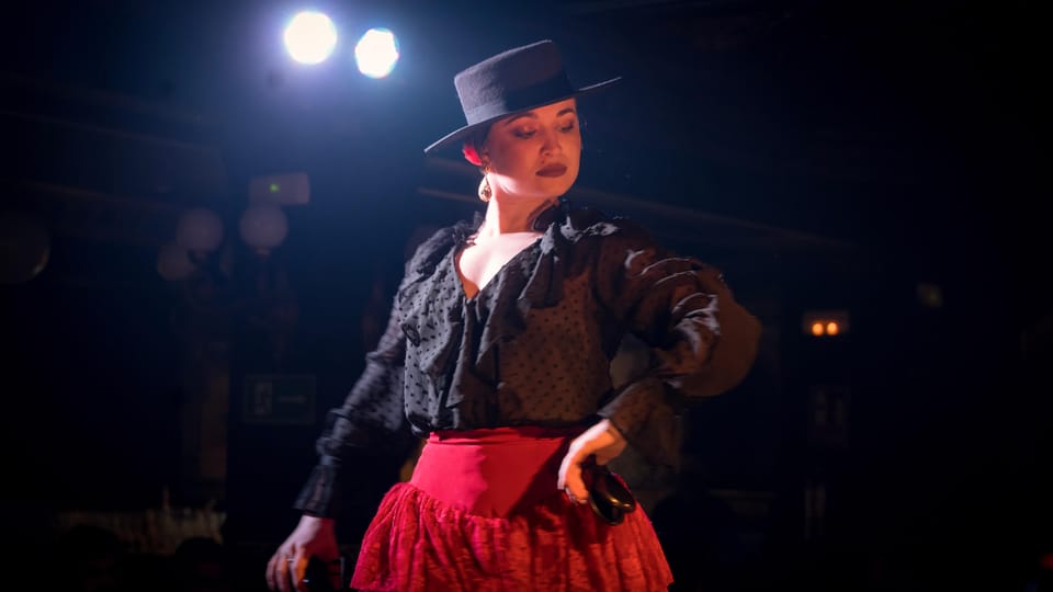 Madrid: Flamenco Show&Drink at Tablao 1911 (World's Oldest) - Welcome drink + seating zones: how to get the best sightlines