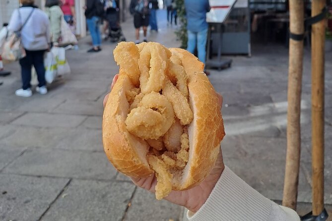 Madrid Food Tour: Tapas, Drinks and Delights with a Local - Stop 5: Plazuela de San Ginés and churros with chocolate