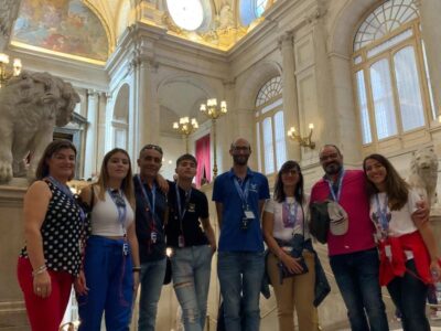 Madrid: Guided Tour of the Royal Palace with Fast Access - Starting at Álvaro de Bazan: how you’ll find your guide fast
