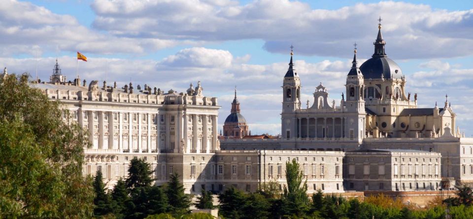 Madrid: Guided Visit to the Royal Palace - Porcelain room, royal chapel frescoes, and the throne room ceilings