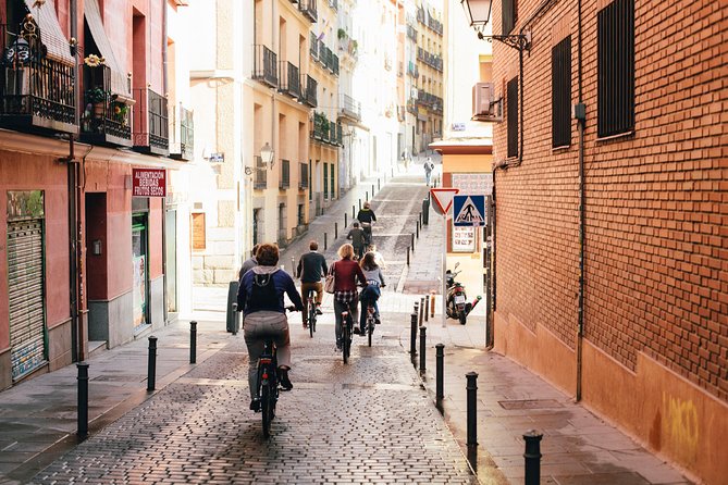 Madrid Highlights by Bike - Prado Museum corridor: 2 minutes of context that saves hours