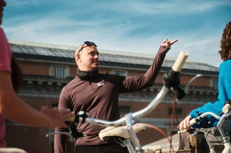 Madrid: Highlights Guided Vintage Bike Tour and Tapas Option - Getting Oriented in Central Madrid on Vintage Wheels