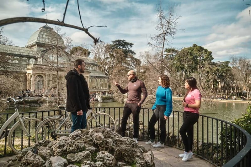 Madrid: Highlights Guided Vintage Bike Tour and Tapas Option - San Jerónimo el Real and Retiro Park: a breather that still counts