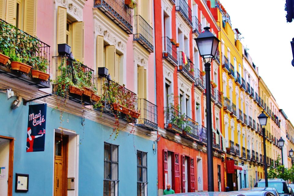 Madrid Historical Centre & Old Town Walking Tour in French - Key highlights