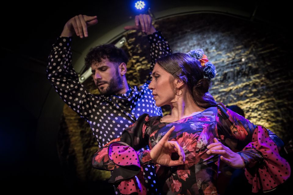 Madrid: La Cueva de Lola Flamenco Show Tickets with Drink - The real heart of it: an hour of singing, guitar, and footwork