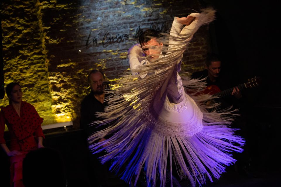 Madrid: La Cueva de Lola Flamenco Show Tickets with Drink - Finding La Cueva de Lola in Madrid’s Barrio La Latina