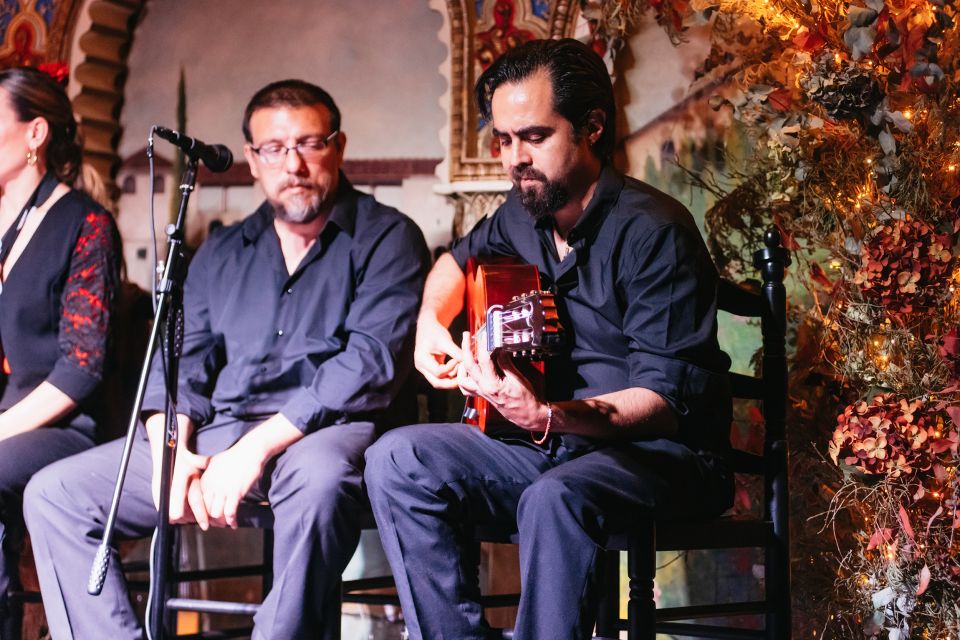 Madrid: Live Flamenco Show with Food and Drinks Options - Seating, phones, and that loud-but-memorable sound