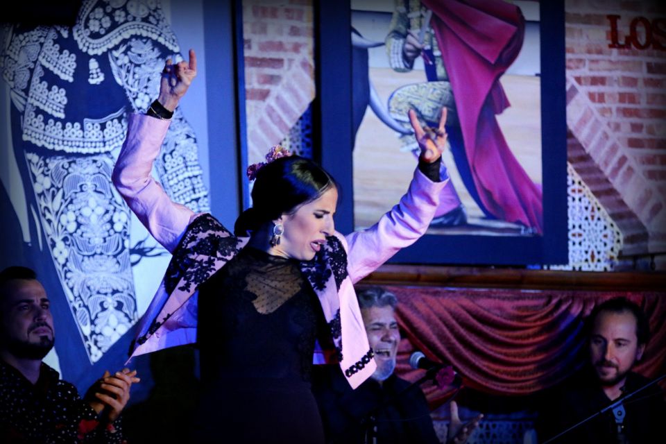Madrid: Los Porches Flamenco Show with Tapas and Wine Ticket - What makes the dancing, singing, and live music feel authentic