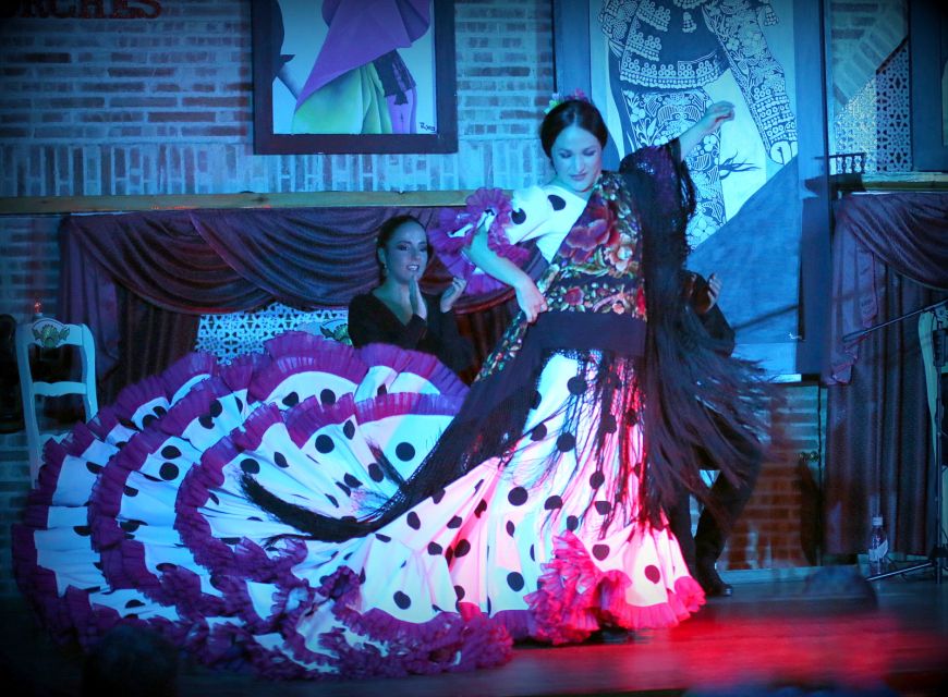 Madrid: Los Porches Flamenco Show with Tapas and Wine Ticket - The 2-hour flow: greeting, tapas or dinner, then the full show
