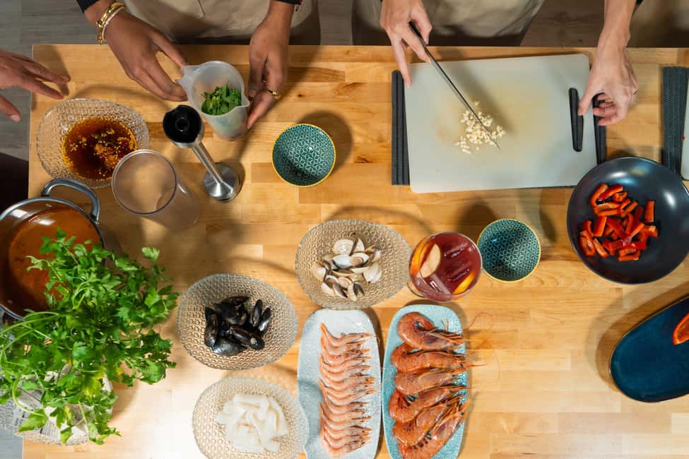Madrid: Paella and Sangria Workshop with Tapas - Instructors and Languages: Expect Real Teaching, Not Random Answers