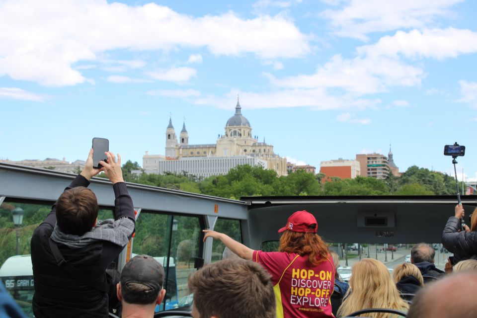 Madrid: Panoramic Open-Top Bus Day or Night Tour with Guide - How the Bilingual Guide Works While You’re Moving
