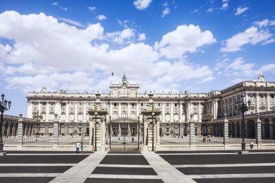 Madrid Panoramic Sightseeing Guided Tour - Julià Travel Madrid meet-up and the one-hour old-town walk