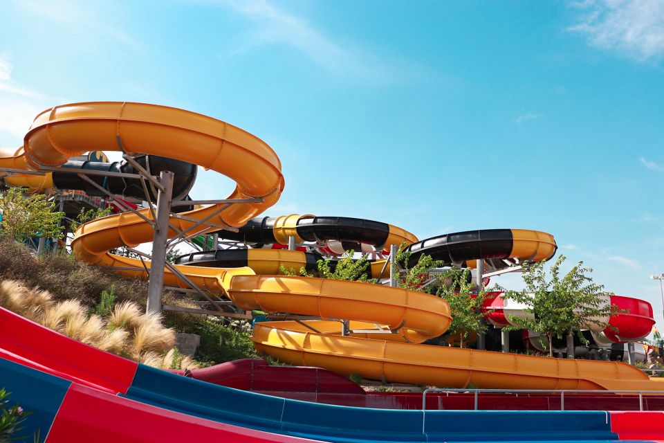 Madrid: Parque Warner Beach Entry Ticket - Water slides and pools: how to structure the fun