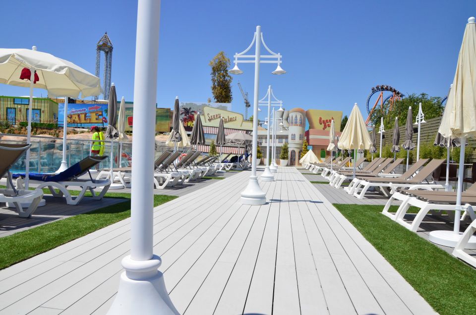 Madrid: Parque Warner Beach Entry Ticket - When attractions are closed: how to keep the day fun anyway