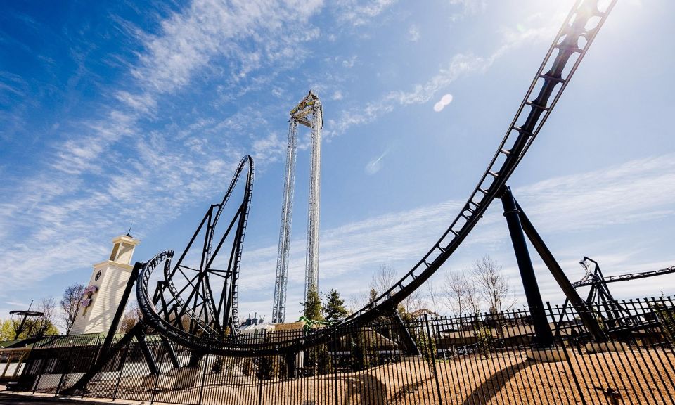 Madrid: Parque Warner Ticket and Roundtrip Transportation - Getting to the park: meeting point and transfer reality
