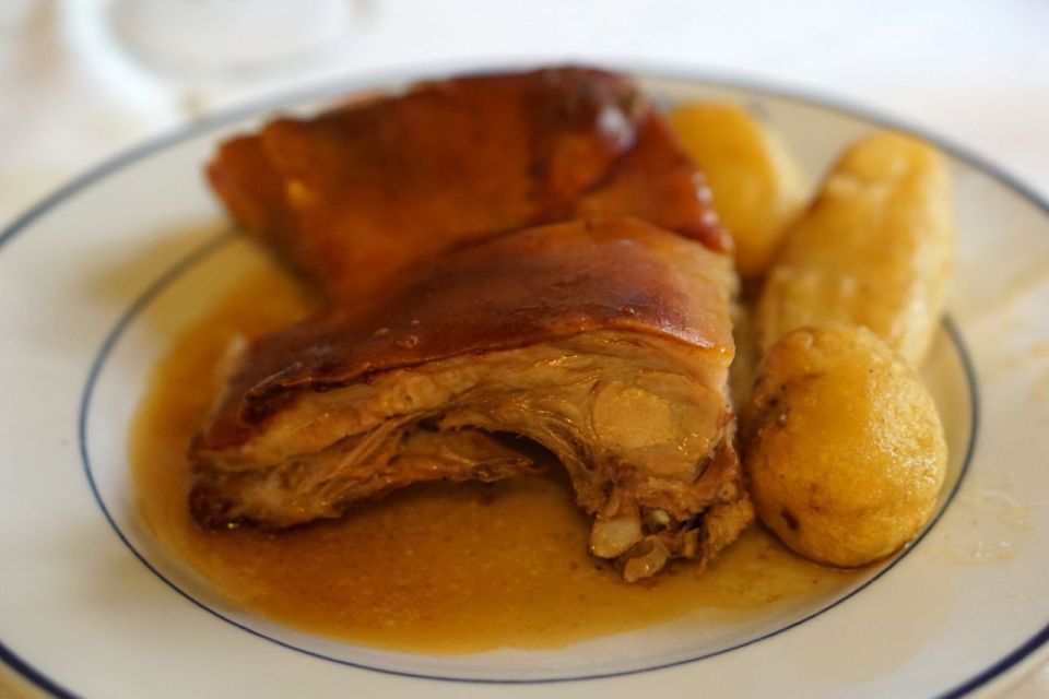 Madrid: Prado Museum & Lunch at World’s Oldest Restaurant - Lunch at Botín: suckling pig, seasonal sides, and Rioja