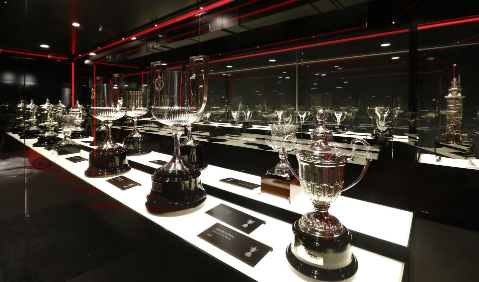 Madrid: Riyadh Air Metropolitano Stadium Guided Tour - Atleti Museum: Shirts, Trophies, VR, and the Stuff Fans Notice