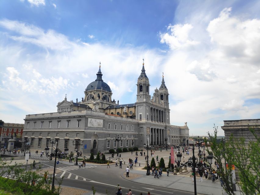 Madrid: Royal Palace and Almudena Cathedral Small-Group Tour - Key things to know before you go