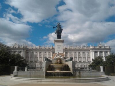 Madrid: Royal Palace and Almudena Cathedral Small-Group Tour - Meeting at Ópera: The Blue Umbrella System