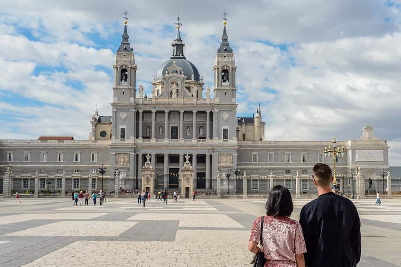 Madrid: Royal Palace Expert Guided Tour with Skip-the-Line - Opera Metro Start: Where You Meet and How the Walk Sets the Stage