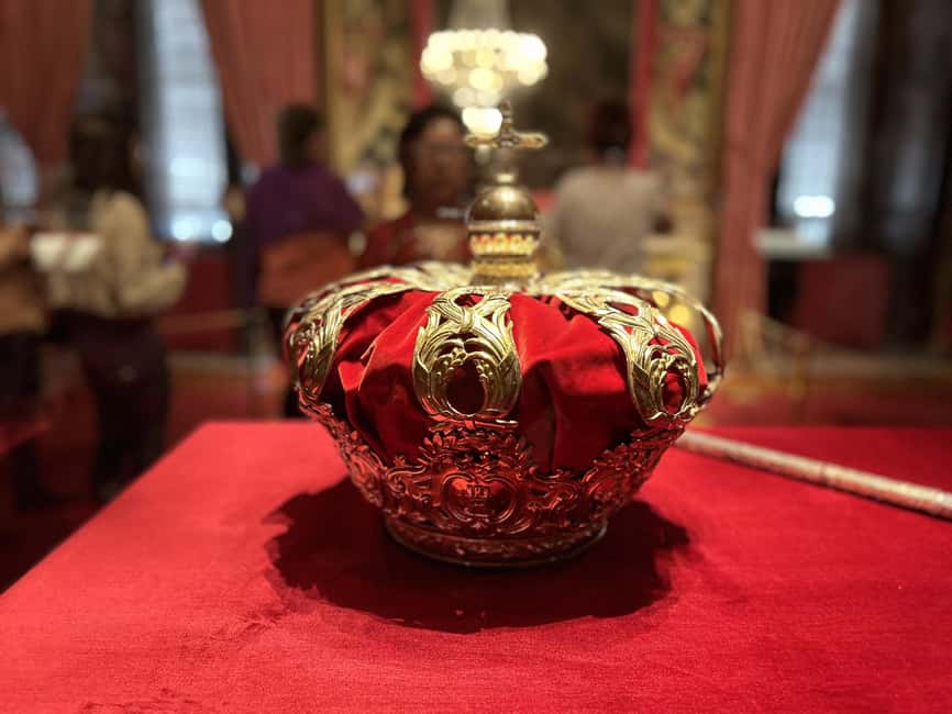 Madrid: Royal Palace Guided Shared Group Tour - Start at the Monument to Felipe IV in Orient Square