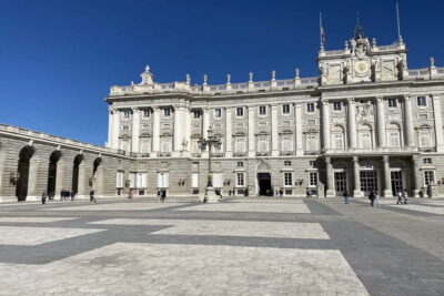 Madrid: Royal Palace Guided Tour Small Group or Private - Meeting point and how the tour actually moves