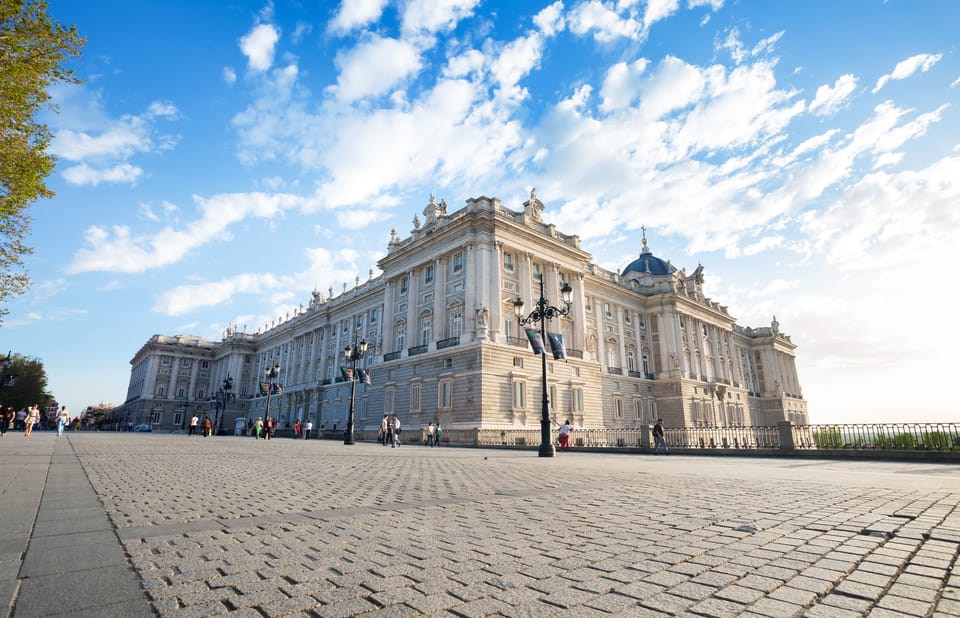 Madrid: Royal Palace Guided Tour with Skip-the-Line Entry - Ópera Square meeting point: where the tour actually starts