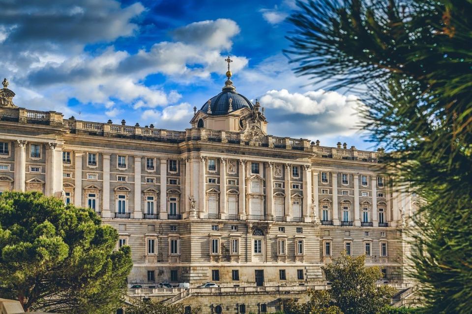 Madrid: Royal Palace Skip-the-Line Guided Tour - Where the tour starts at Calle Mayor