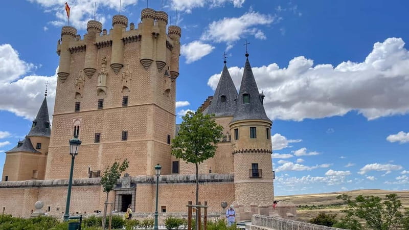 Madrid: Segovia & Ávila Full Day with Alcázar & Wall Tickets - Ávila’s Los Cuatro Postes: the viewpoint that sets the mood