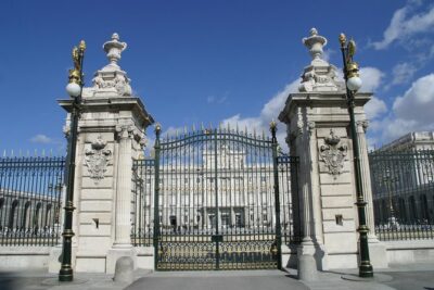 Madrid Sightseeing Tour with Royal Palace Skip the Line Ticket - Barrio de la Morería: learning the Moorish origins without a separate trip