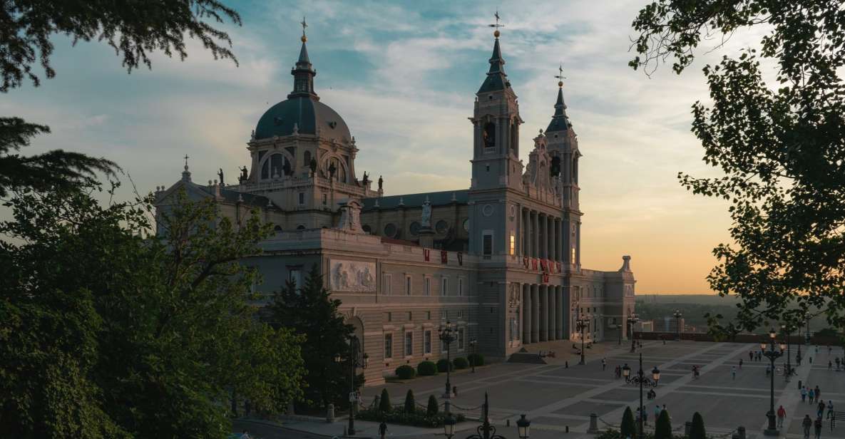 Madrid: Sunset Walking Tour with Optional Flamenco Show - Mercado de San Miguel: Free Time That’s Actually Useful