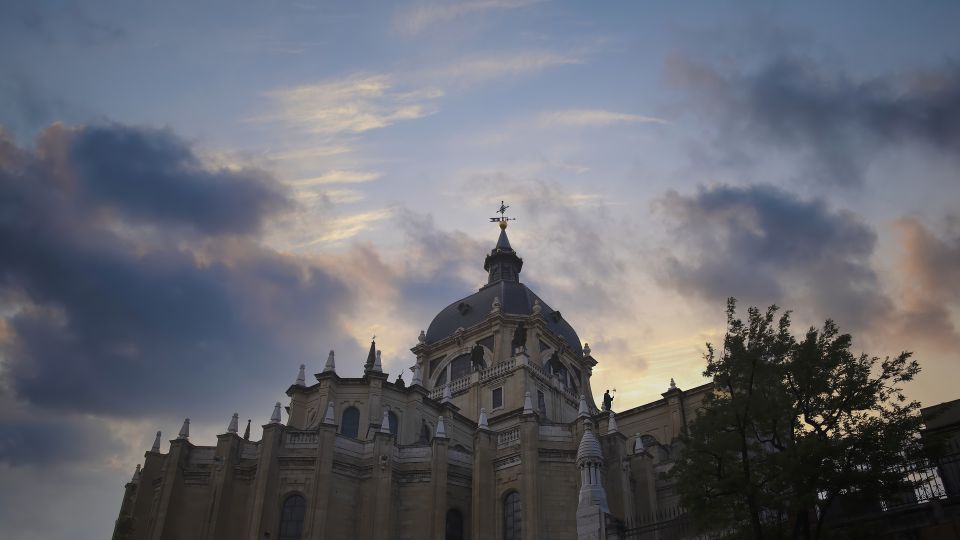 Madrid: Sunset Walking Tour with Optional Flamenco Show - How Much Walking, and Where Comfort Pays Off
